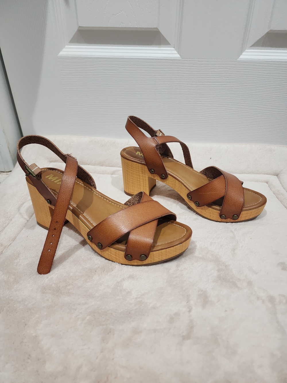 MIA Brown Leather Clog Sandals with Block Heel - Picture 3 of 4